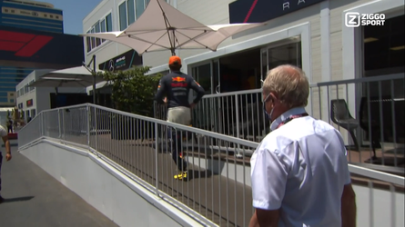🎥 | Max Verstappen leende 'stinkschoenen' na fout: 'Kreeg maat 44 mee, heb 41,5'