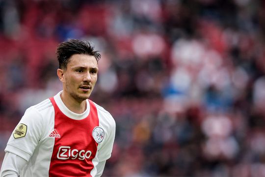 Dit zijn de opstellingen van PEC Zwolle en Ajax: Berghuis EN Antony starten