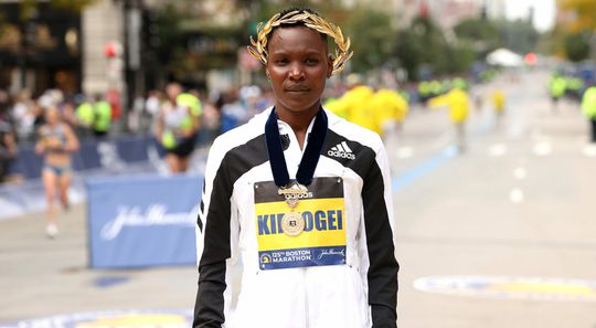Marathonloopsters Kiyogei en Rionoripo jaren geschorst vanwege schenden dopingregels