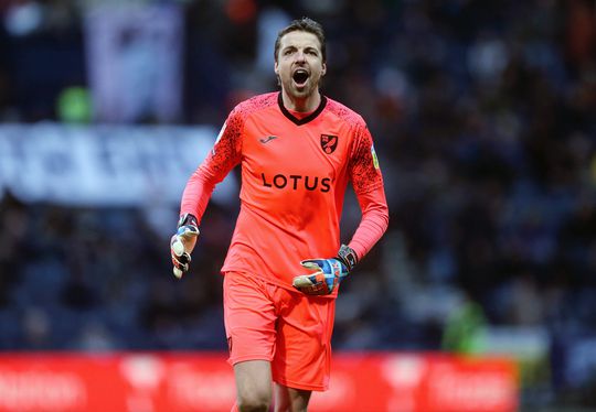 Tim is back in de Premier League! Krul tekent contract bij Luton Town