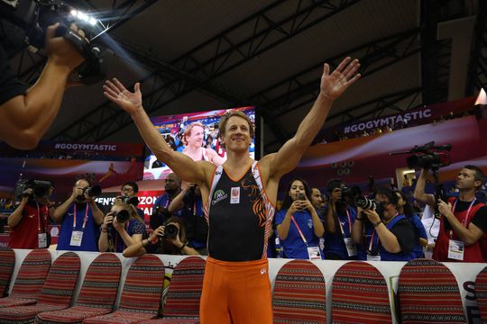 Zonderland grijpt goud op rekstok bij wereldbeker in Cottbus