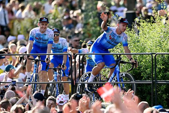 Dylan Groenewegen wint na moeilijke periode een rit in Tour de France: ‘Ik moest leren om over mijn gevoelens te praten’