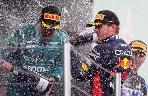 Fernando Alonso wijt dominantie Max Verstappen aan verandering regels
