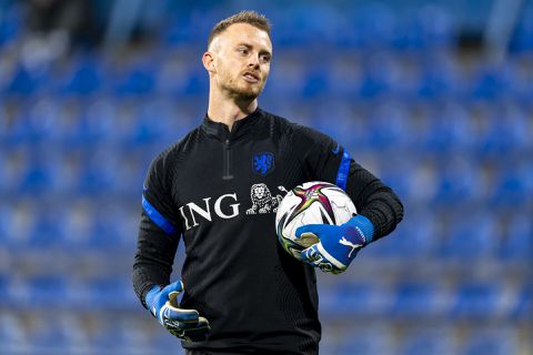 Mark Flekken test positief op corona en ontbreekt tijdens hervatting Bundesliga