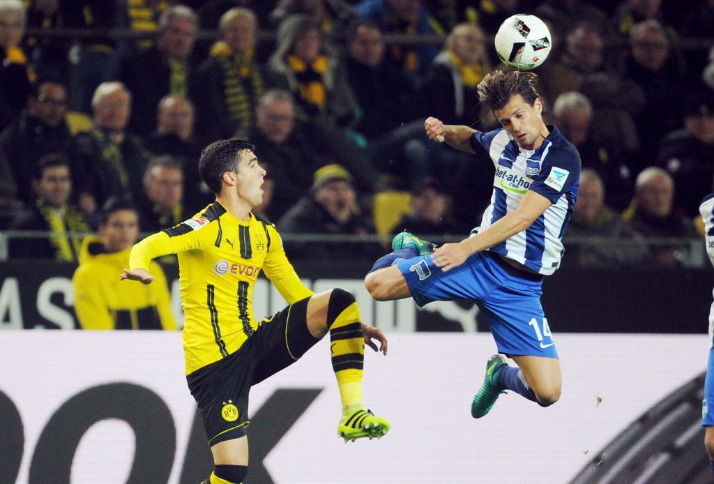 Dortmund ontsnapt aan nederlaag tegen Hertha in rode kaartenfestijn