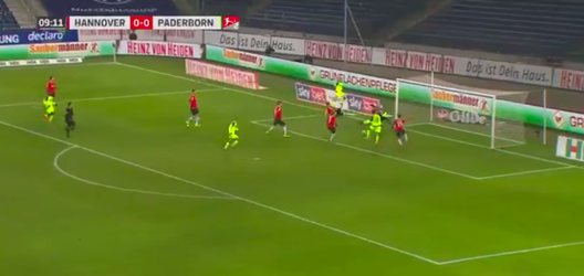 🎥 | Talent? Paderborn-aanvaller Dennis Srbeny mist deze NIET TE MISSEN kans