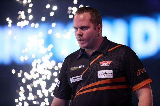 🎥 | Dirk van Duijvenbode afgedroogd door Michael Smith in 8e finales International Darts Open