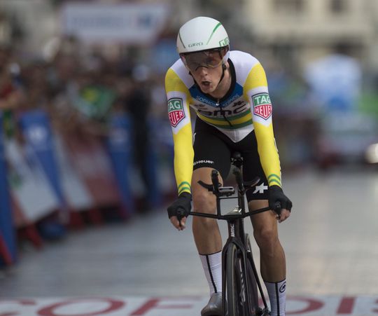 Supersterke Kruijswijk naar top-3 in klassement, Rohan Dennis wint Vuelta-tijdrit