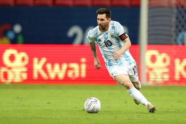 🎥 | Ouderwetse Messi in topvorm deelt heerlijke panna uit tegen Paraguay