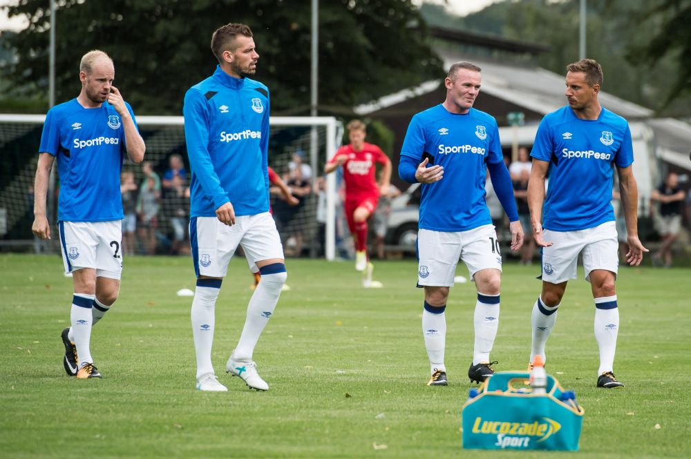 Nederlanders en Rooney op de bank voor Twente-Everton