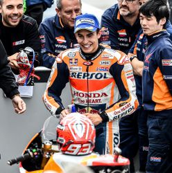 Koning van de Sachsenring Márquez weer op pole