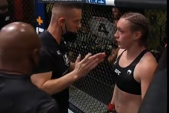 🎥 | Trainer van Aspan Ladd is kwaad op UFC-vechtster: 'Wat sta je te prutsen?'