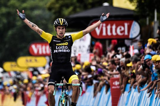 Team Jumbo-Visma zet in 2019 vol in op roze trui met Roglic (video)