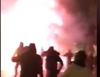 Holy sh*t! Flinke rellen tussen supporters AEK en Ajax (video's)