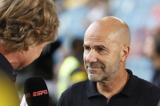 Peter Bosz zit er weer lekker in op persco PSV: 'Wat we niet moeten doen? Naar jullie luisteren'