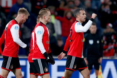 Van Persie loodst Feyenoord langs Fortuna naar halve finale beker (video's)