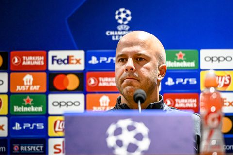 Arne Slot vindt het nergens op slaan dat mensen van 'mindere vorm' Feyenoord spreken