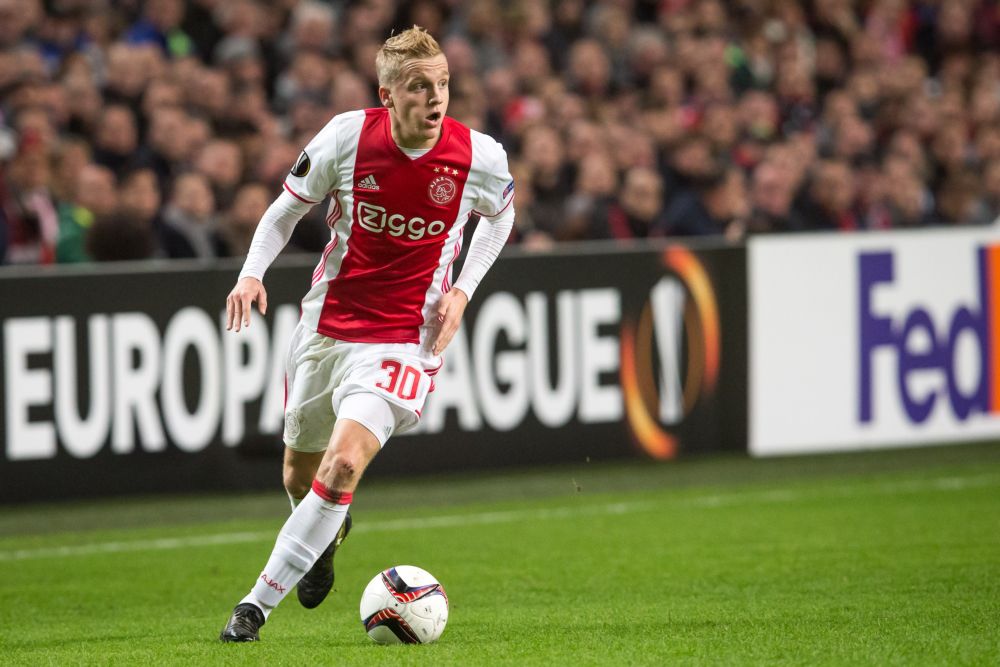 Van de Beek hoopt op basisplek tegen Groningen