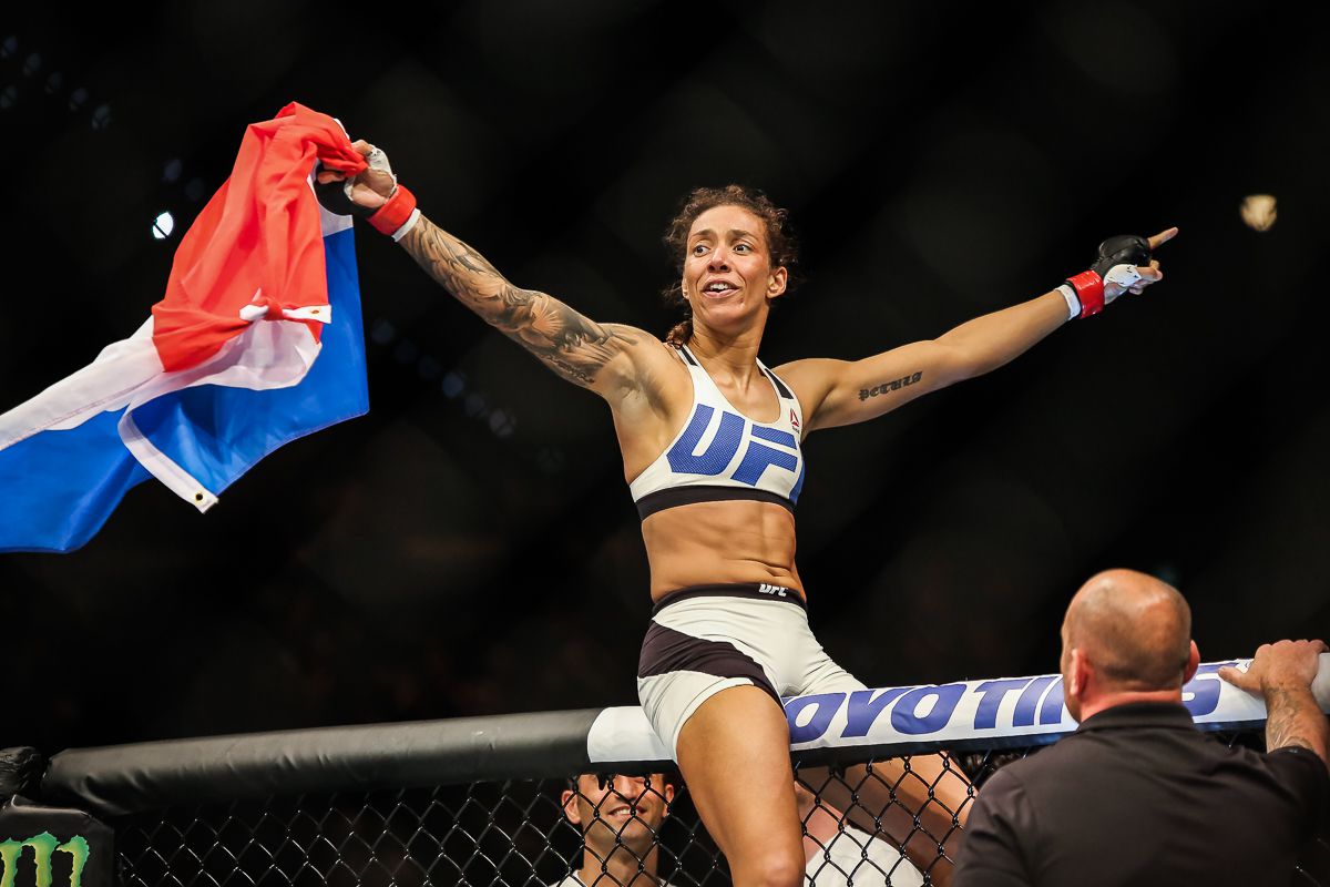 UFC-heldin De Randamie heeft weer een hele hand