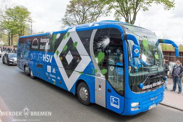 Clubleiding Bremen is boos om verfbommen op HSV-bus