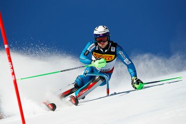 Concurrent verrast dolblije topskiër Kristoffersen met shirt van Schweini