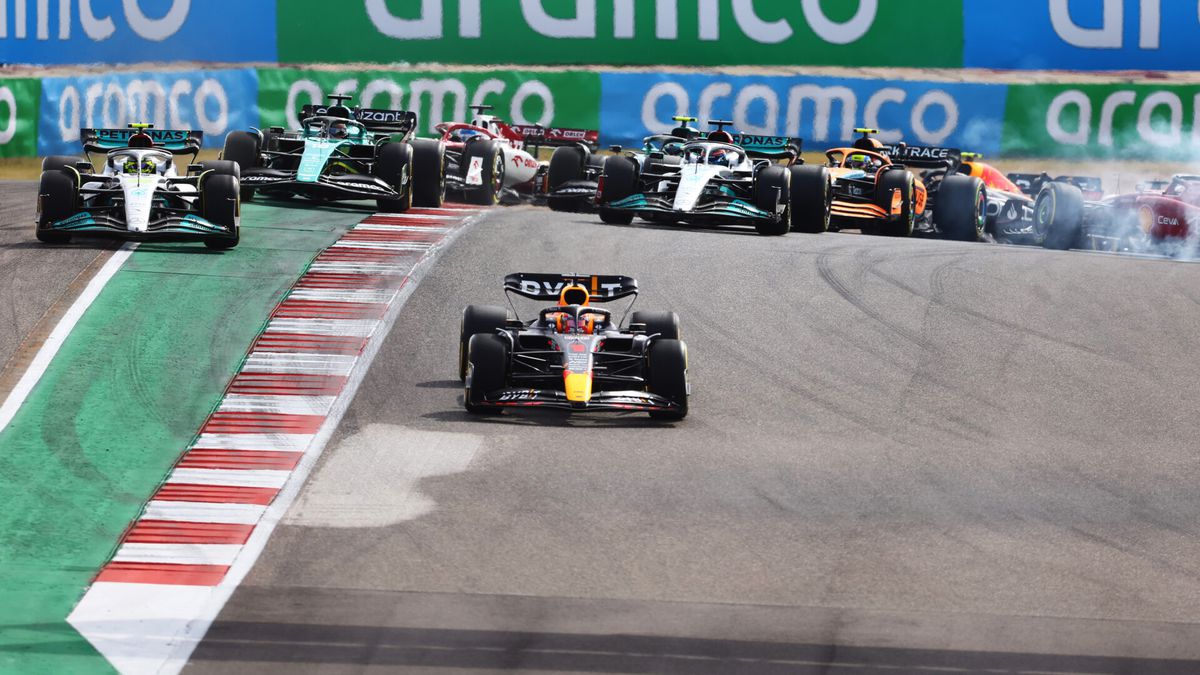 Verstappen deelt seizoensrecord van meeste zeges na keiharde strijd met Hamilton in VS