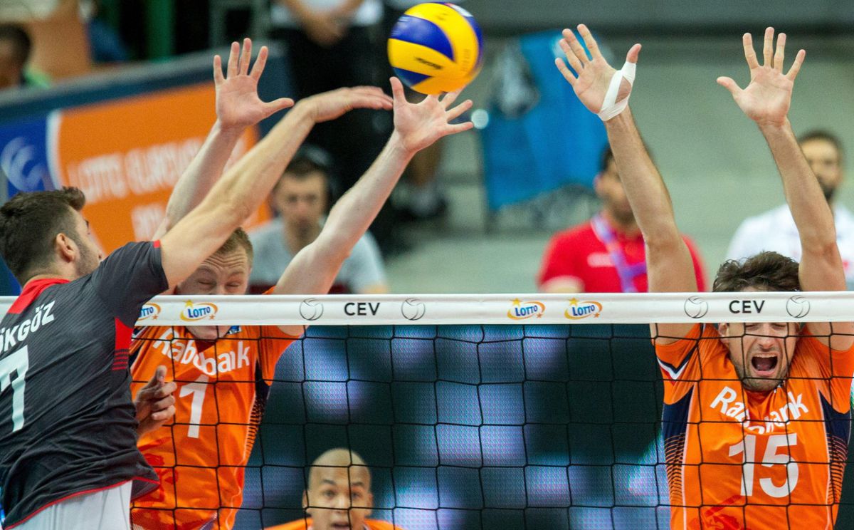Volleyballers starten EK met nederlaag tegen Turken
