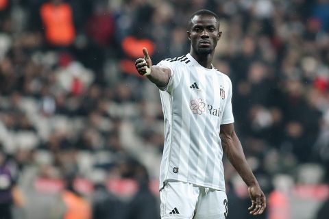 Besiktas zet 4 spelers uit selectie en verscheurt contract van verdediger