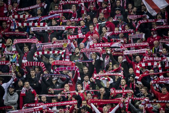 PSV moet duizenden euro's dokken vanwege vuurwerk bij Bayern-uit