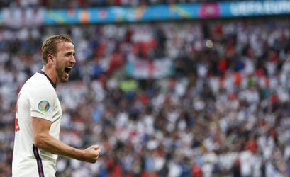 Arme Harry Kane! Dikke Britse oma belooft: 'Ik pijp hem als-ie weer scoort'