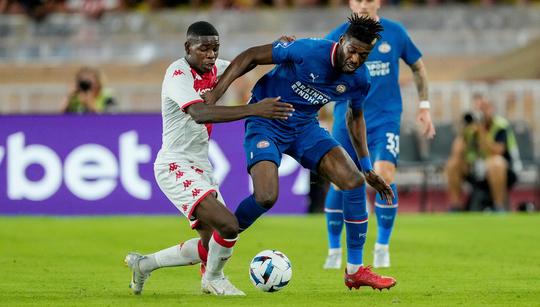 Uitgeput PSV mag tevreden zijn met een gelijkspel tegen AS Monaco