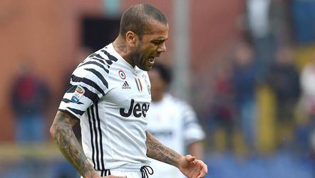 Juve-back Dani Alves breekt scheenbeen