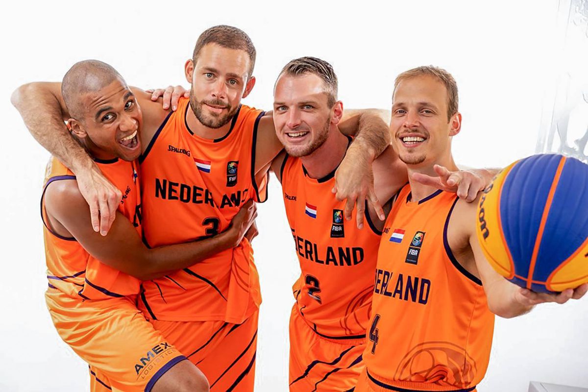 Basketballers 3x3 zo goed als uitgeschakeld op WK in Amsterdam
