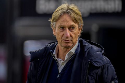 Trainer Willem II flink pissig: 'Verdomme jongens, het is geen gifbeker maar een emmer die leeg moet'