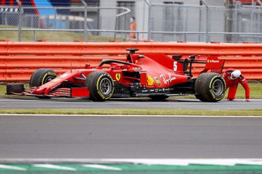 🎥 | Gifbeker van Vettel raakt maar niet leeg: nieuwe problemen tijdens VT2