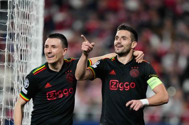 TV-gids: op deze 2 zenders kijk je live naar Ajax-Benfica in de Champions League