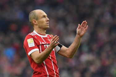 Daar gaan we weer... Arjen Robben geblesseerd het veld af bij Bayern
