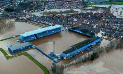 Stadion Engelse laagvlieger staat wéér onder water