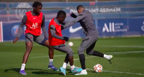 🎥 | Kan Gueye nog veilig door Parijs? Gueye schopt Mbappé geblesseerd in aanloop naar Real Madrid-uit