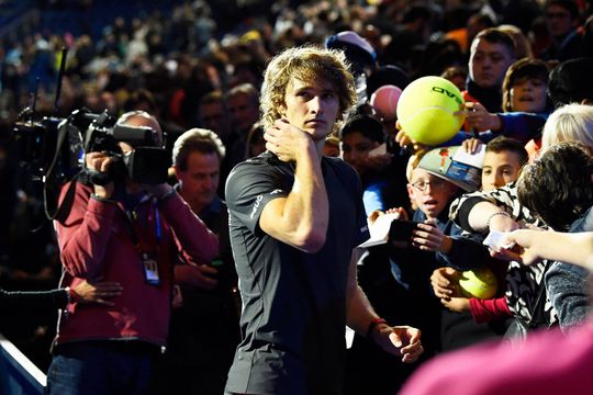 Federer beschermt Zverev na pijnlijk fluitconcert (video's)