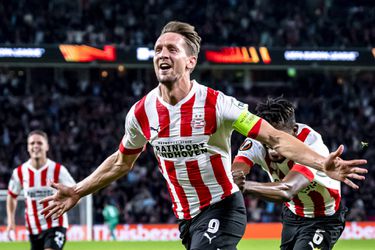 Engelse media komen woorden tekort voor Luuk de Jong: 'Een masterclass!'