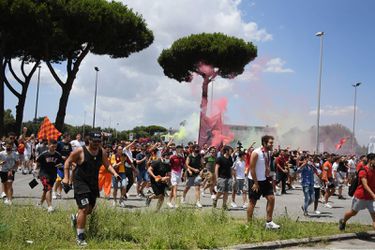 📸 | Zien: Roma-fans verwelkomen José Mourinho massaal als nieuwe trainer