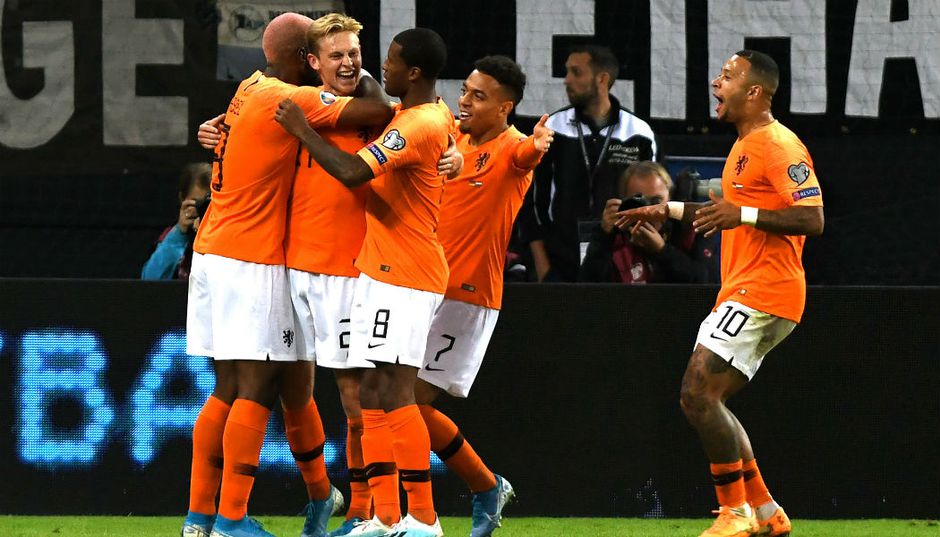 Het Volksparkstadion is wéér van Oranje: krankzinnige uitzege in Hamburg