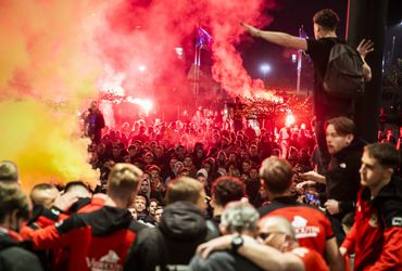 🎥 | Gekte in Deventer: selectie Go Ahead wordt diep in de nacht getrakteerd op promotiefeestje