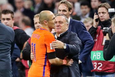 Advocaat en Robben laten Oranje-deur allebei op een kier: 'Zeg nooit nooit'