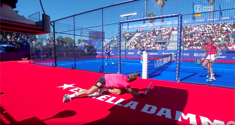 🎥 | Prachtig padelpunt! Beatriz González duikt de baan uit voor heerlijke winner