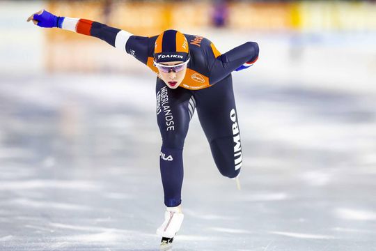 Antoinette Rijpma-de Jong verrast met 1e wereldbekerwinst op 1500 meter in Thialf