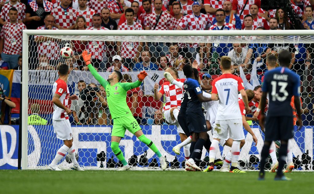 AI! Mandžukić zet met lullige eigen goal Frankrijk op voorsprong