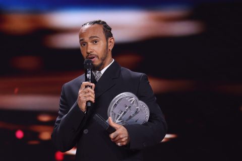 Boze Lewis Hamilton haalt 3e prijs op bij FIA gala: 'Is compleet onaanvaardbaar'