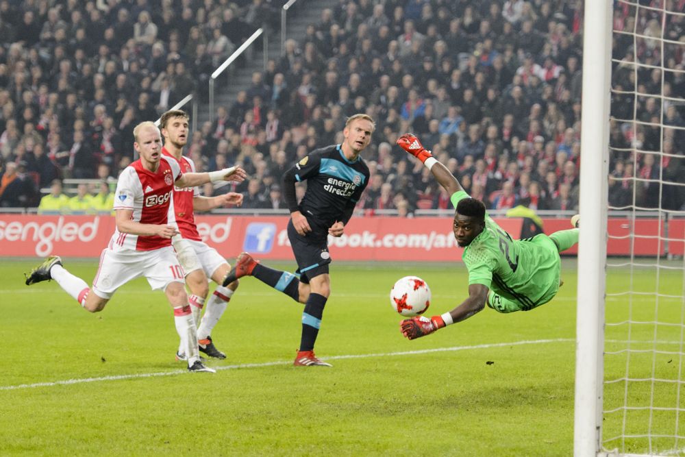 Siem de Jong bezorgt PSV belangrijk punt in topper tegen Ajax